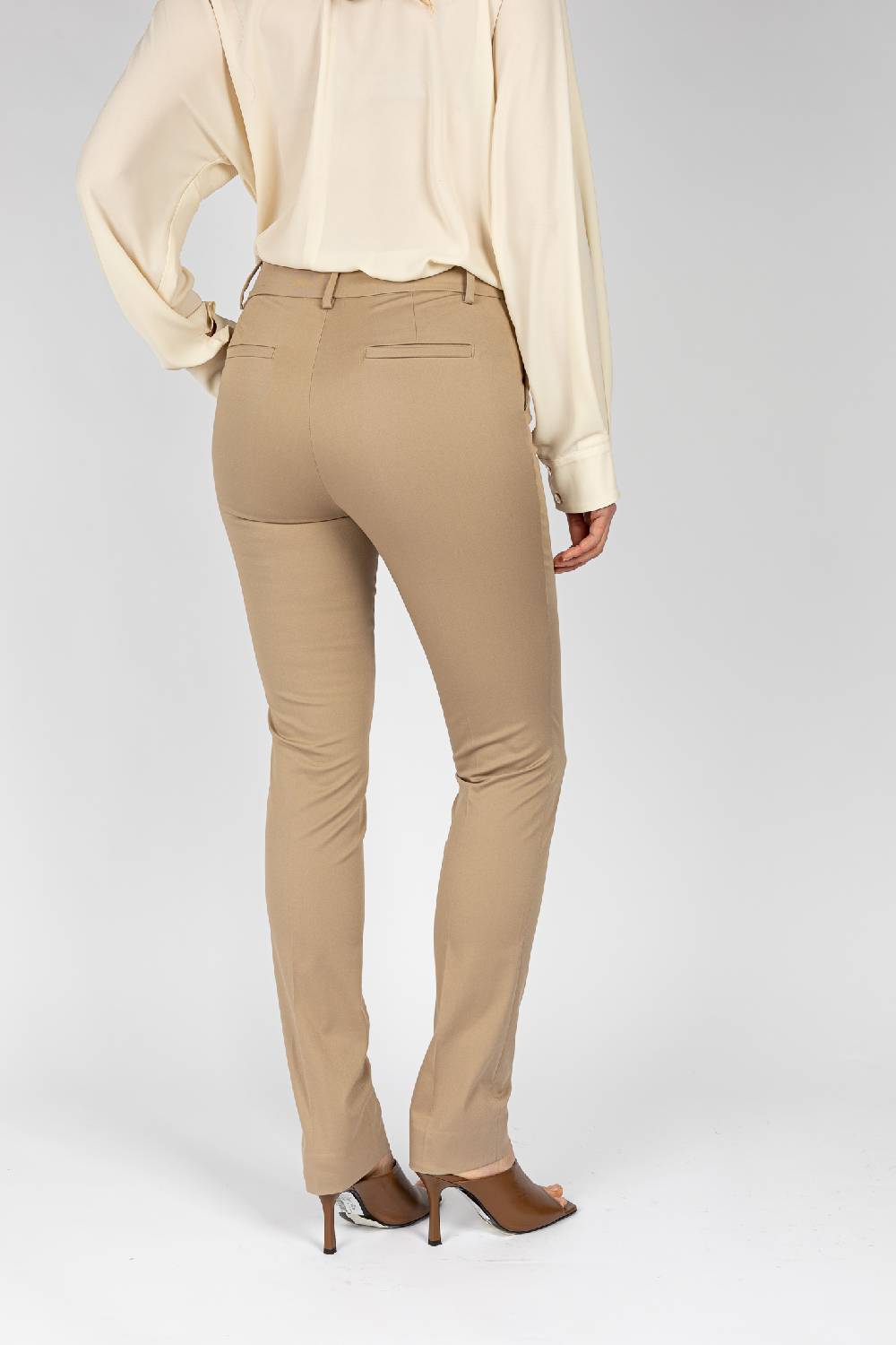 L.Pucci Pantaloni tessuto colore beige, gamba regolare Vendita