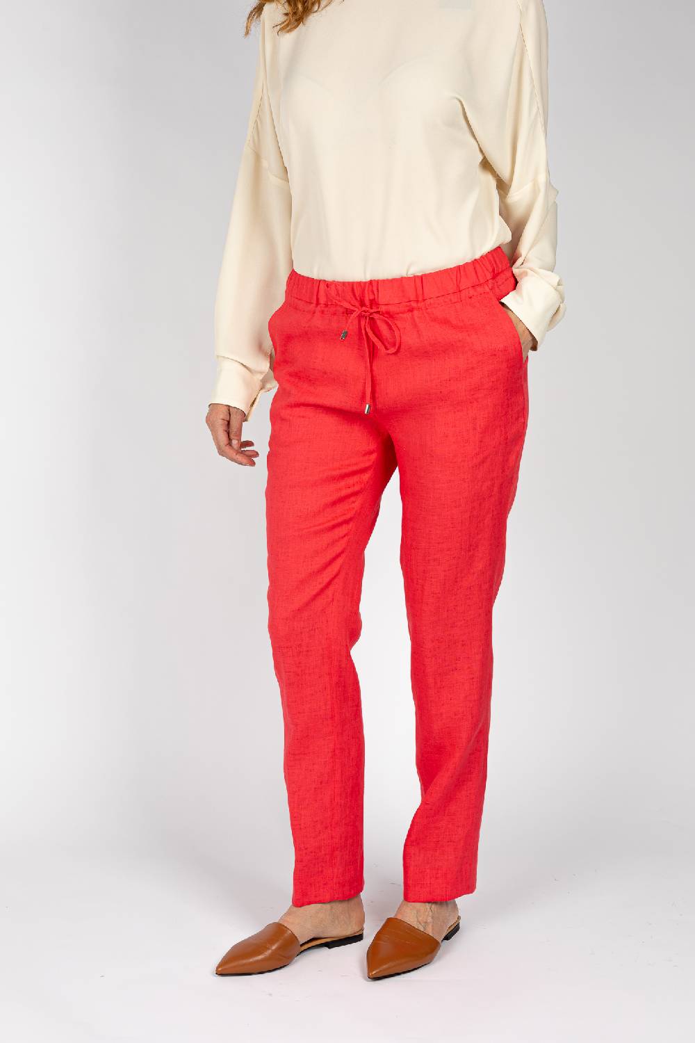 L.Pucci Pantaloni colore corallo, linea morbida Acquista Ora