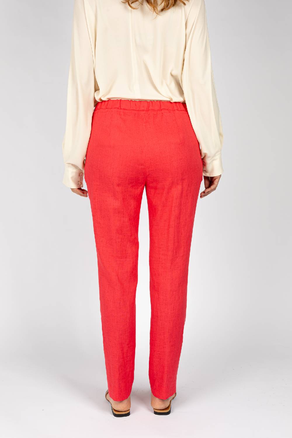 L.Pucci Pantaloni colore corallo, linea morbida Acquista Ora