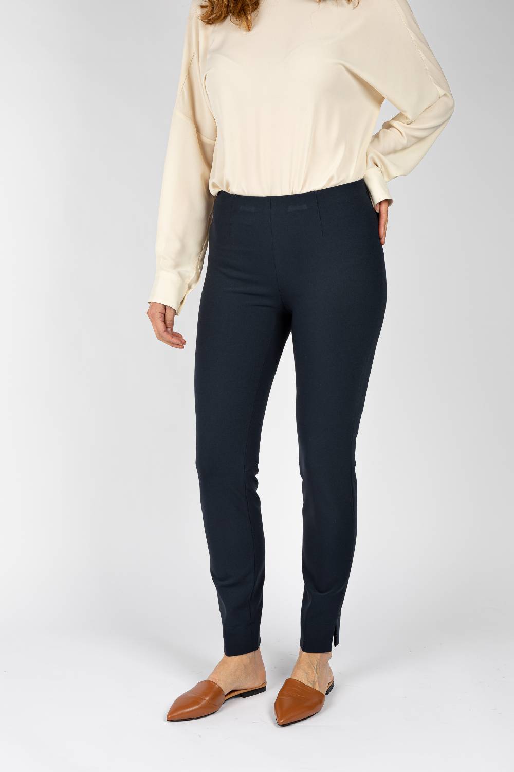 L.Pucci Pantaloni colore blu con linea a sigaretta Convenienza