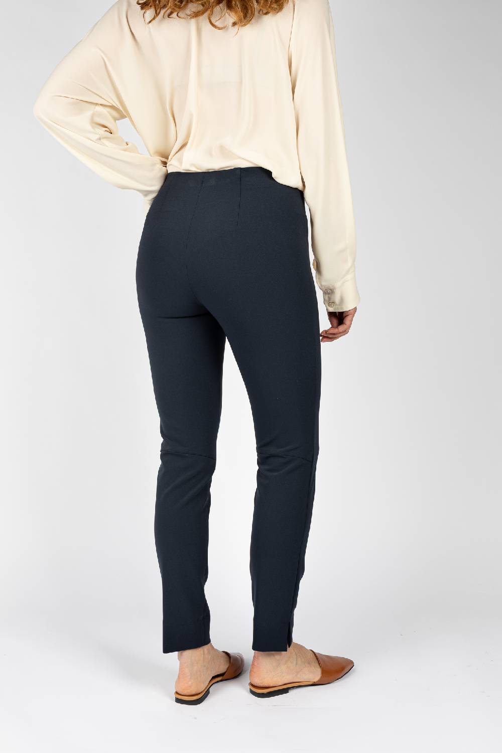 L.Pucci Pantaloni colore blu con linea a sigaretta Convenienza