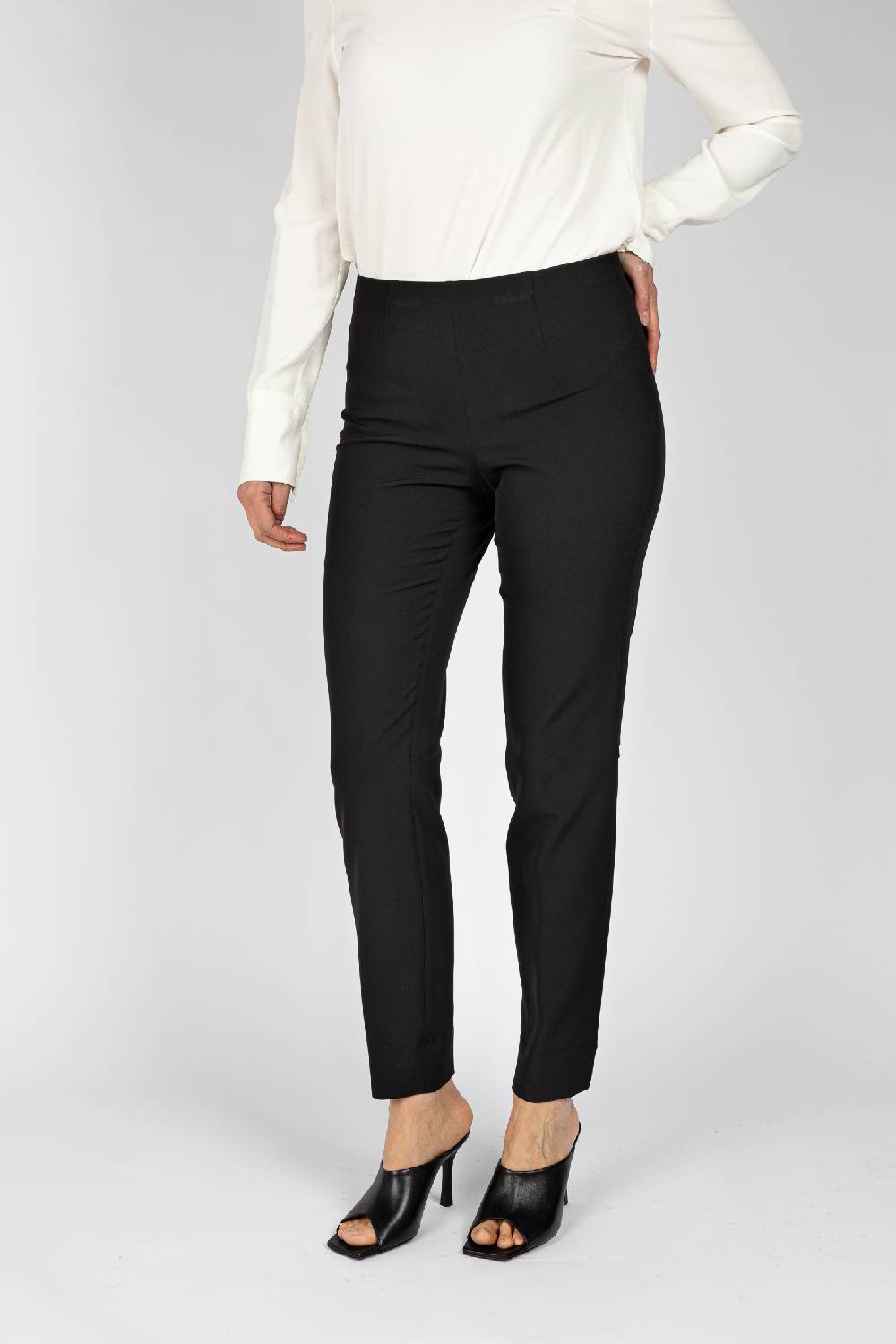 L.Pucci Pantaloni linea a sigaretta colore nero Novità
