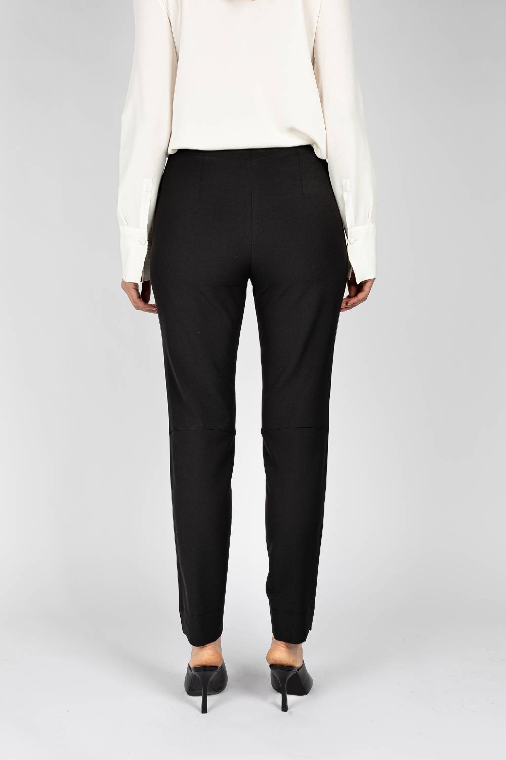 L.Pucci Pantaloni linea a sigaretta colore nero Novità
