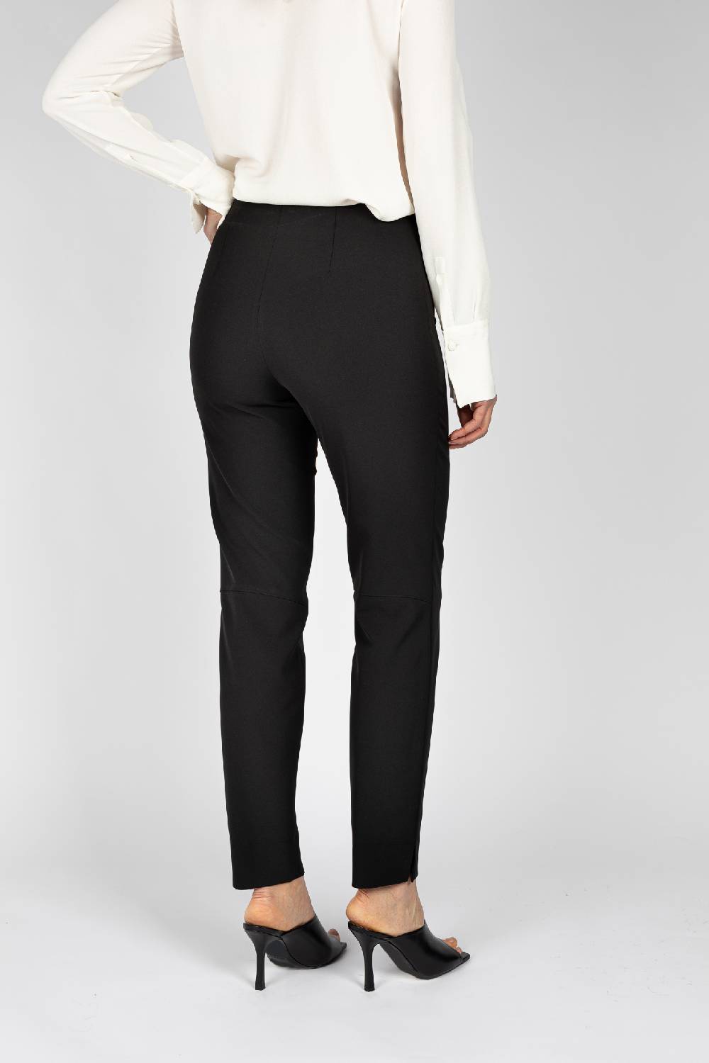 L.Pucci Pantaloni linea a sigaretta colore nero Novità