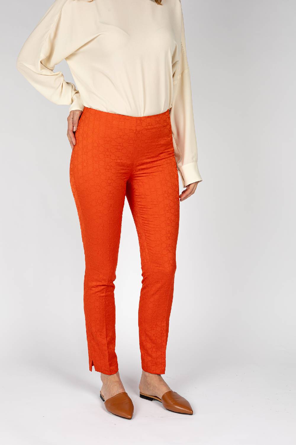 L.Pucci Pantaloni jacquard a fiore colore arancio, linea stretta Offerta