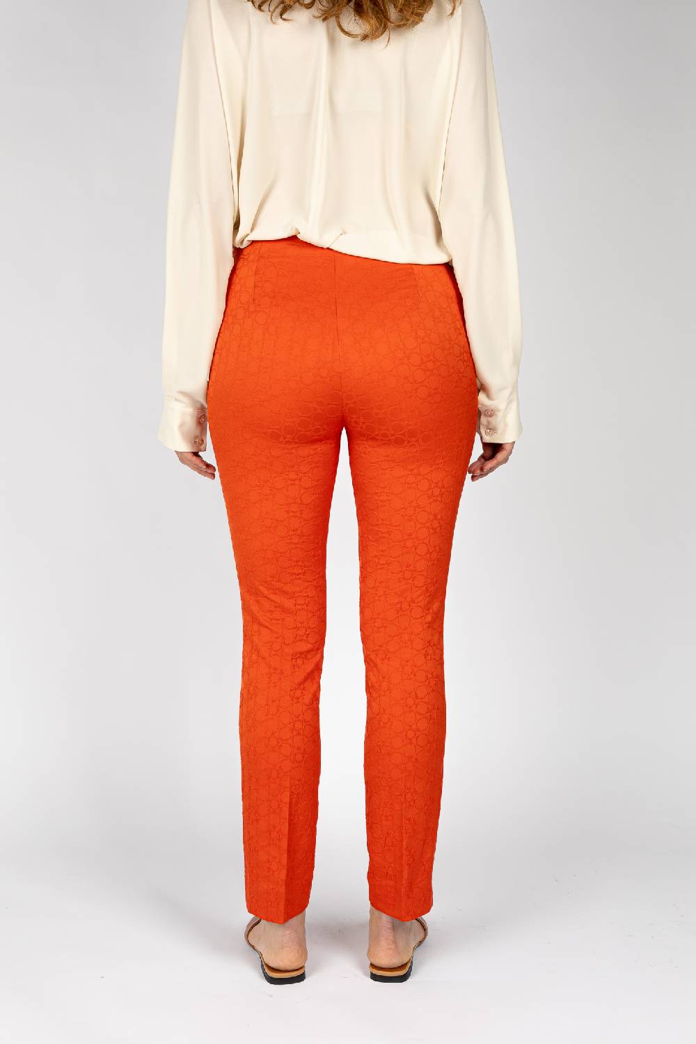 L.Pucci Pantaloni jacquard a fiore colore arancio, linea stretta Offerta