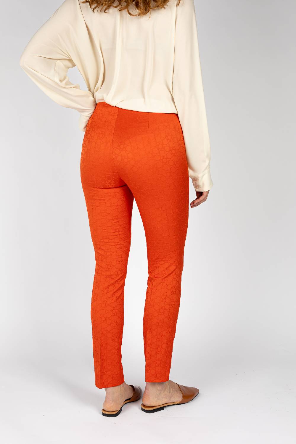 L.Pucci Pantaloni jacquard a fiore colore arancio, linea stretta Offerta
