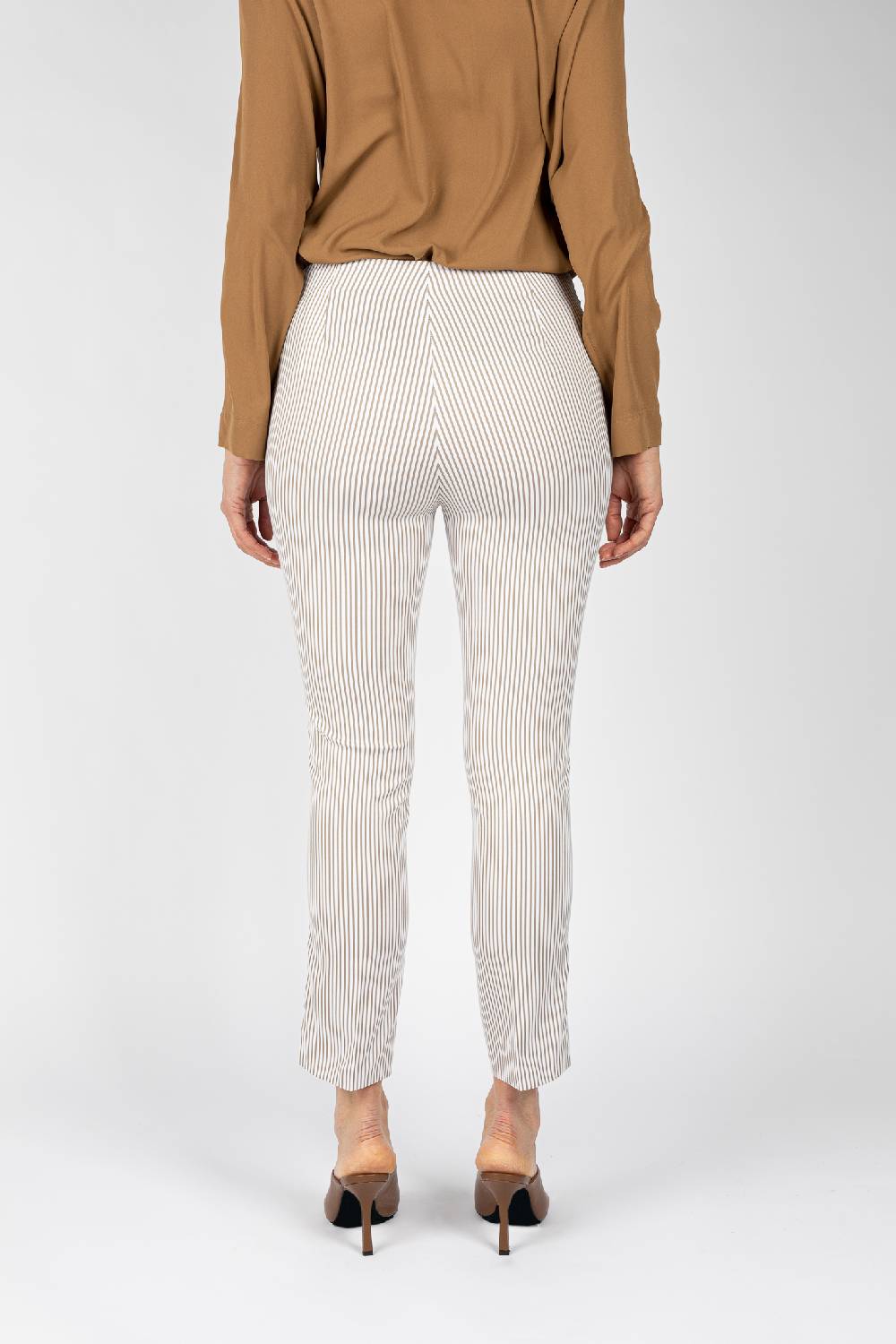 L.Pucci Pantaloni a riga colore beige da donna linea stretta In Vendita