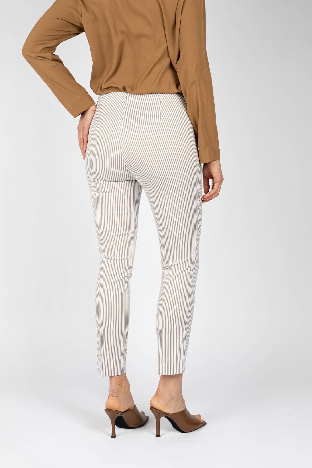 L.Pucci Pantaloni a riga colore beige da donna linea stretta In Vendita