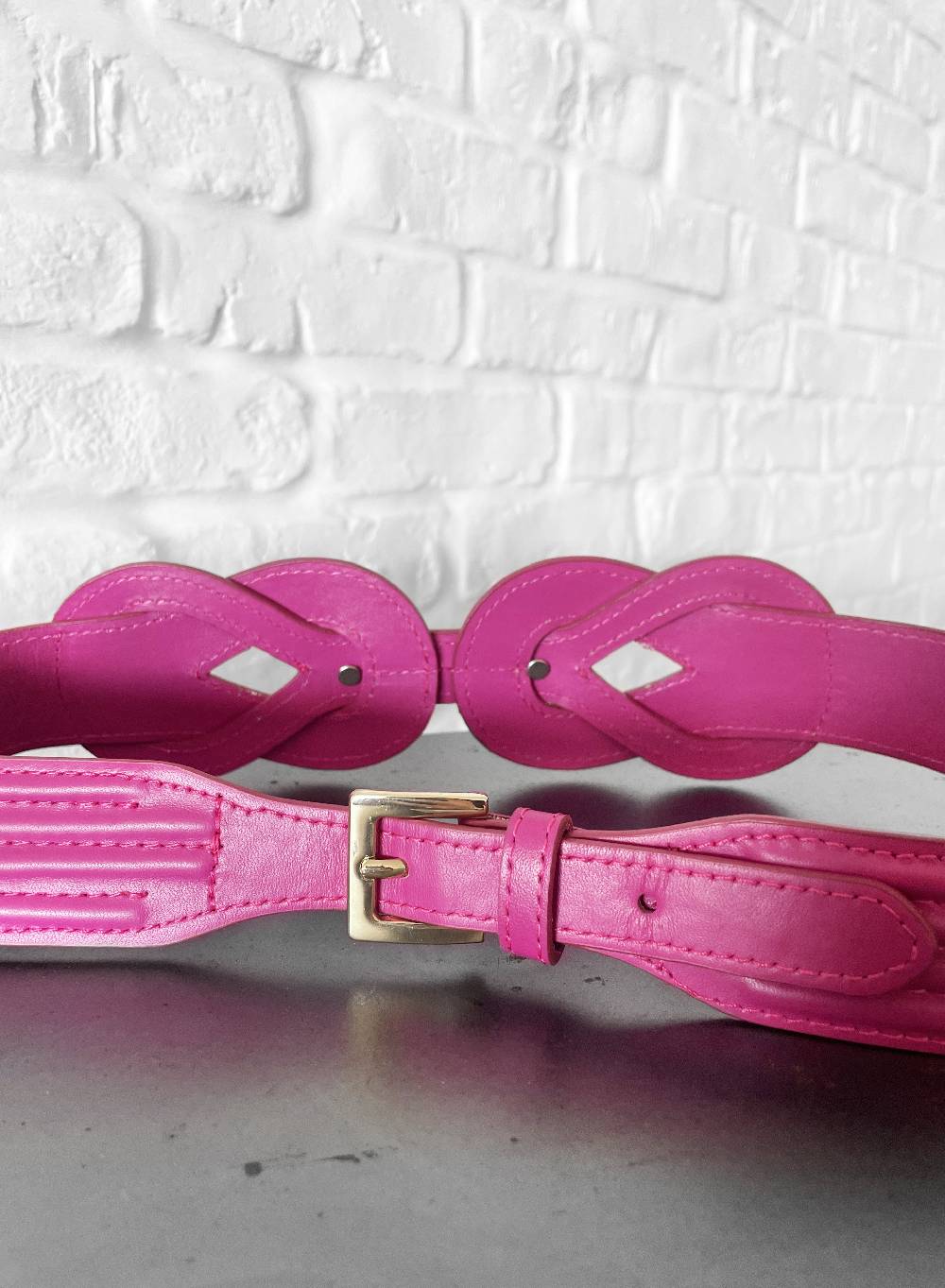 Le Volière Cintura fucsia con targhetta oro Nuovo