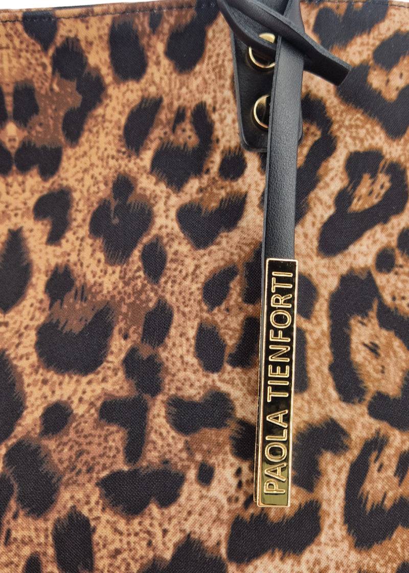 Paola T. Shopper medium con rivetti e pendente argento Online Outlet
