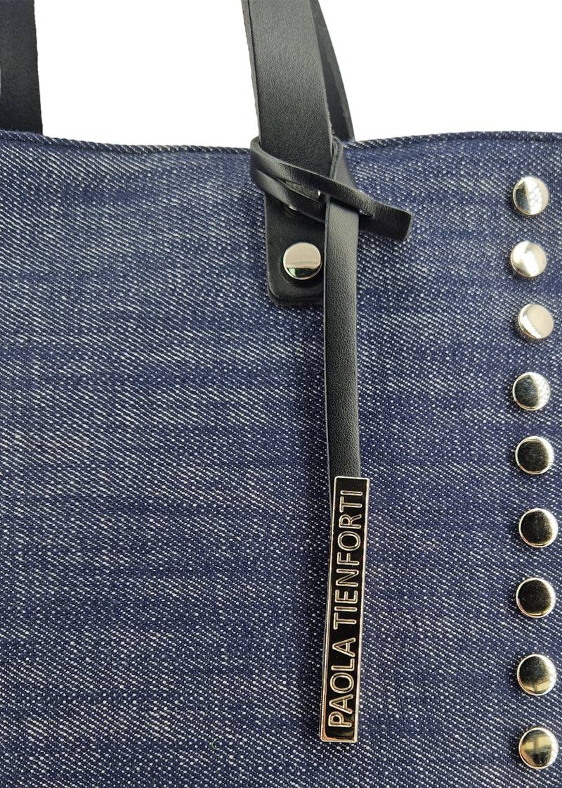 Paola T. Shopper medium con rivetti e pendente argento Offerta temporanea