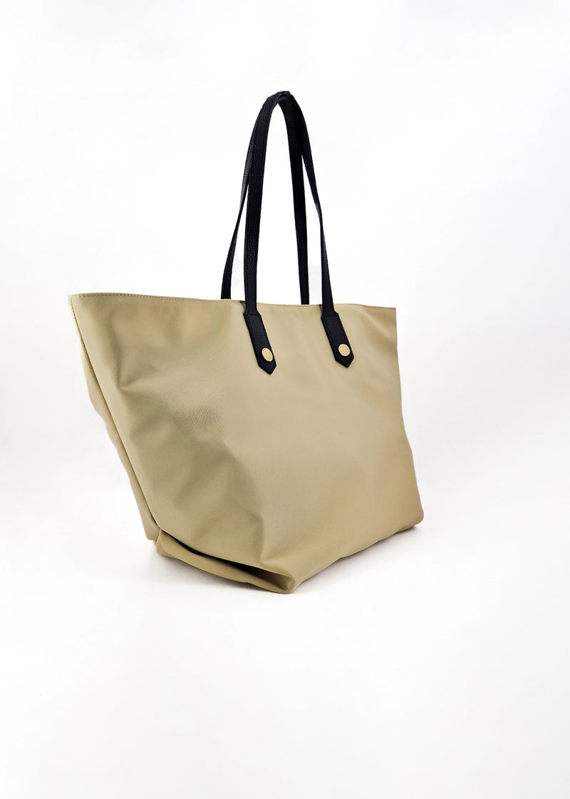 Paola T. Shopper in nylon con rivetti oro Spedizione Gratuita