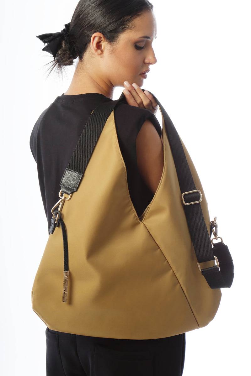 Paola T. Sacca hobo in nylon con dettagli oro Prezzo Ridotto