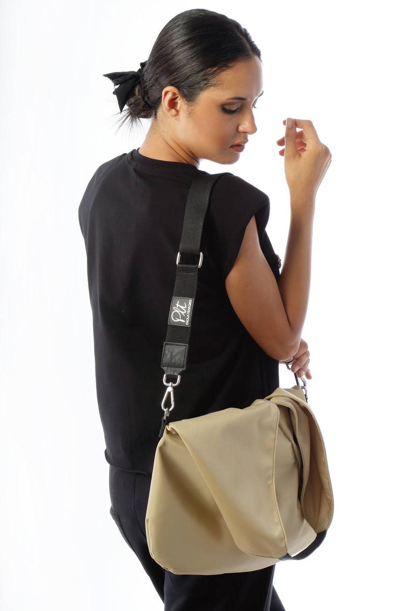 Paola T. Sacca hobo in nylon con dettagli oro Sottocosto