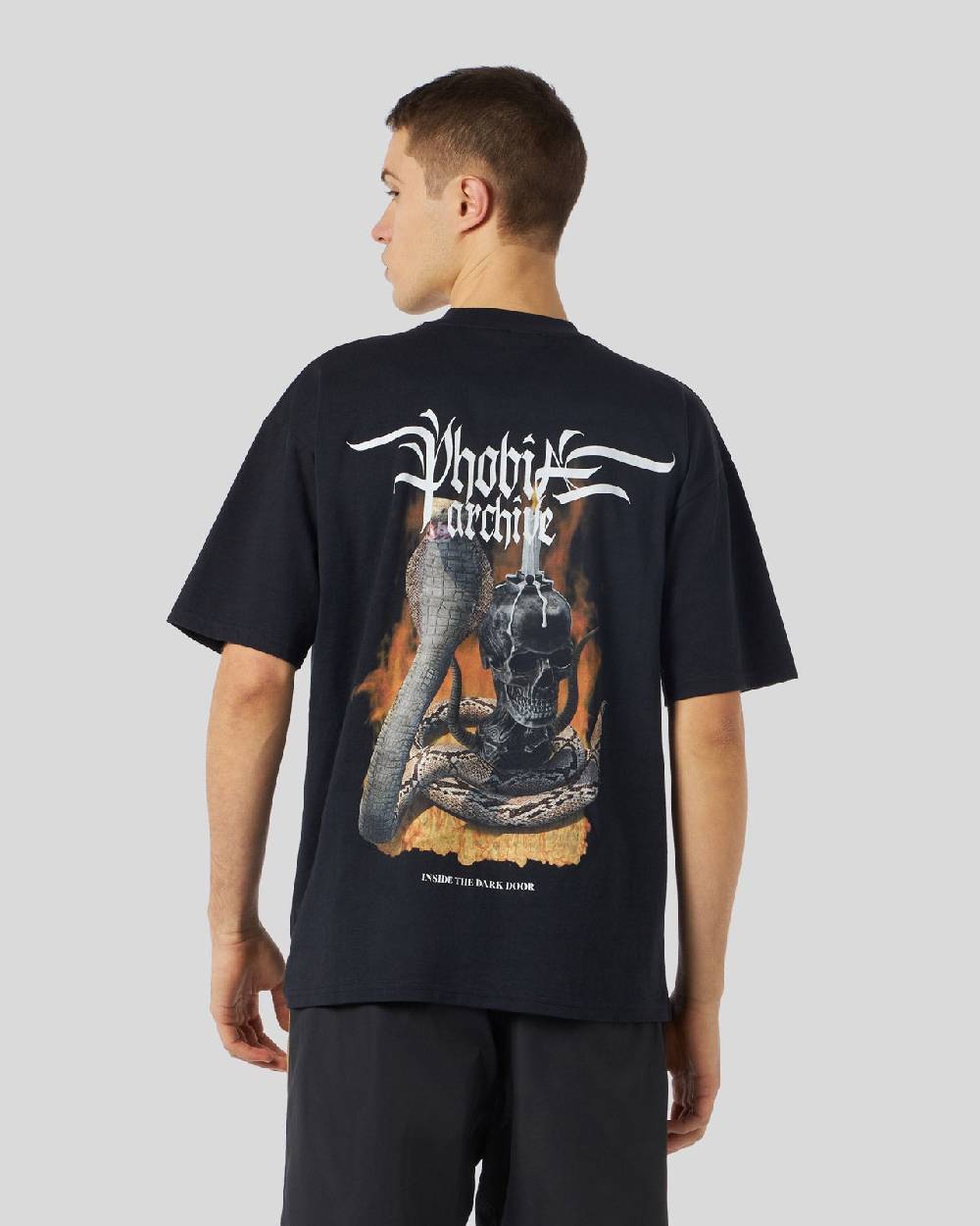 Phobia Archive T-SHIRT NERA CON GRAFICA FIERY COBRA ARANCIONE Offerta