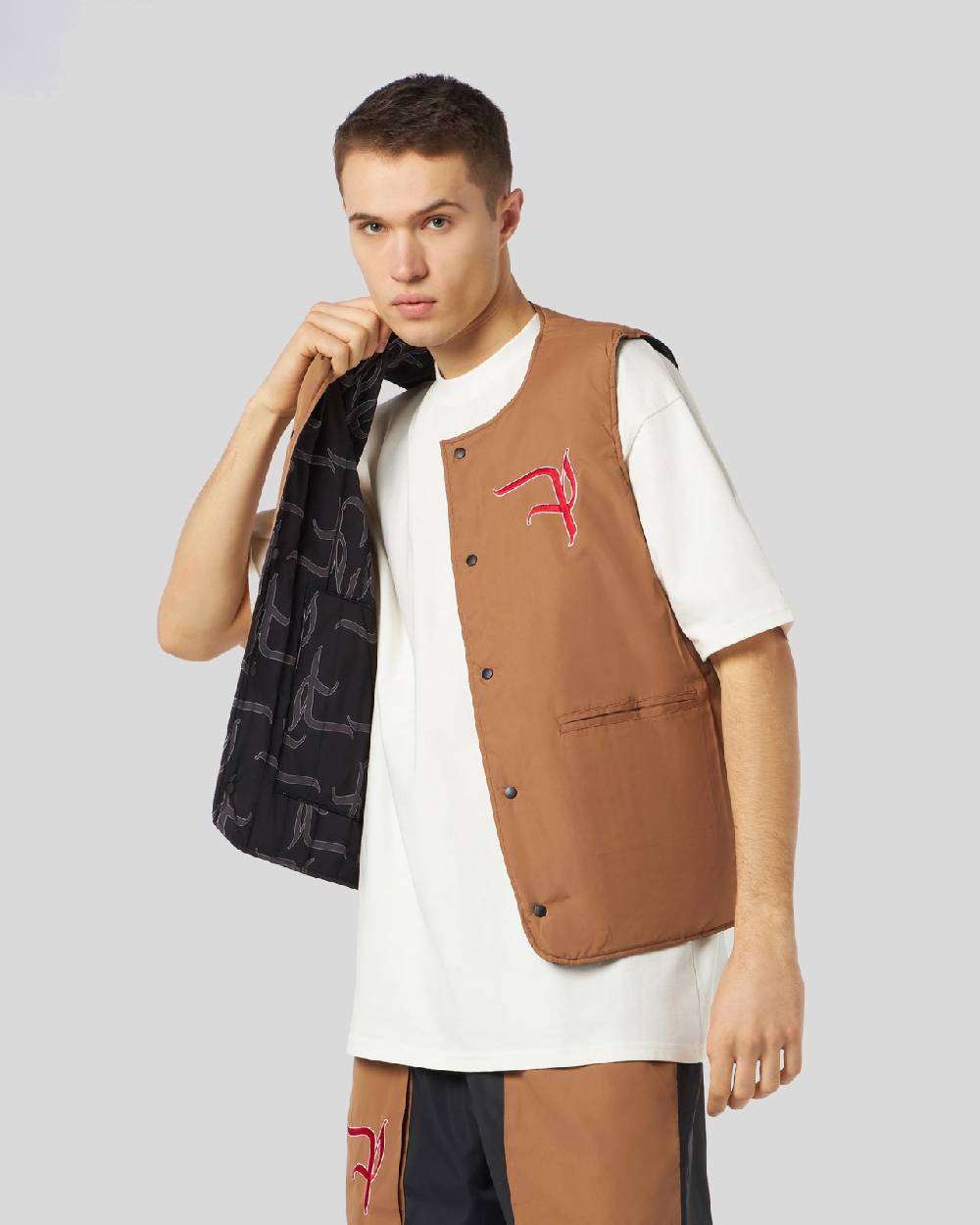 Phobia Archive GILET DOUBLE FACE CON LOGO GOTIC P ALL OVER ED ETICHETTA METALLICA Convenienza