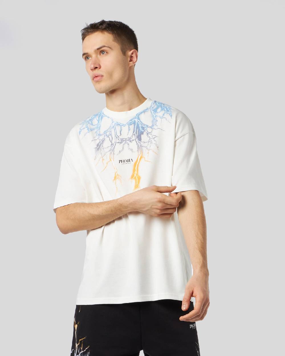 Phobia Archive T-SHIRT BIANCA CON FULMINI BICOLORE GIALLO E BLU 2025