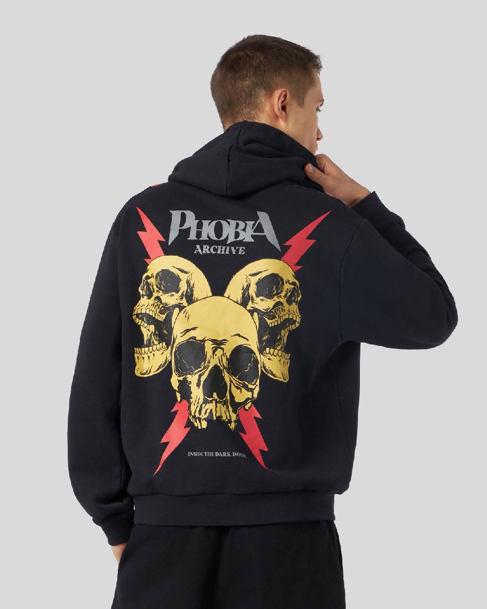 Phobia Archive FELPA NERA CON GRAFICA SCREAMING SKULLS ROSSA Italy