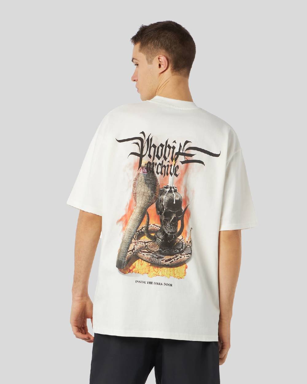 Phobia Archive T-SHIRT BIANCA CON GRAFICA FIERY COBRA ARANCIONE Pezzi Unici