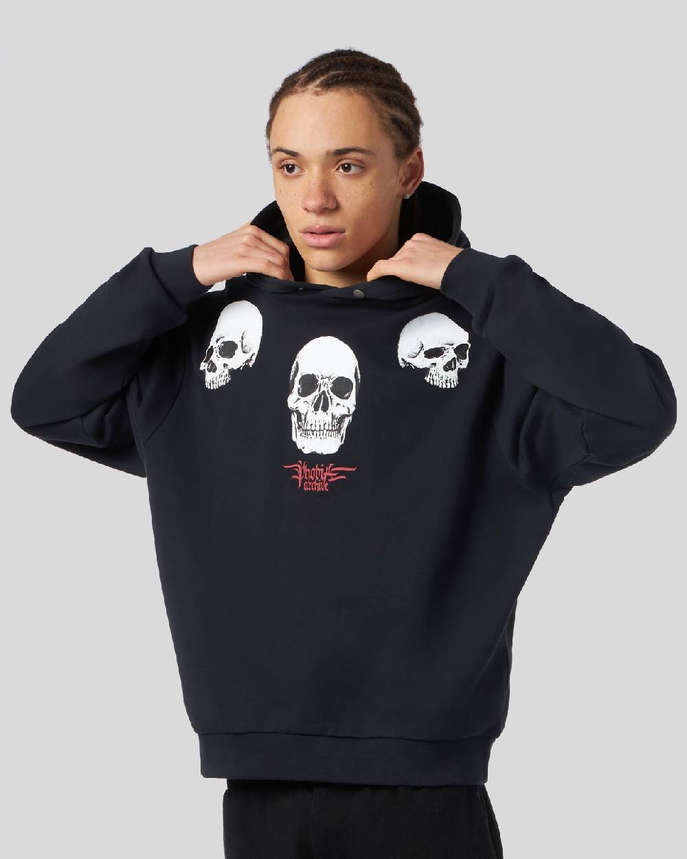 Phobia Archive FELPA NERA CON GRAFICA TRIPLE SKULL ROSSA Soddisfazione Garantita