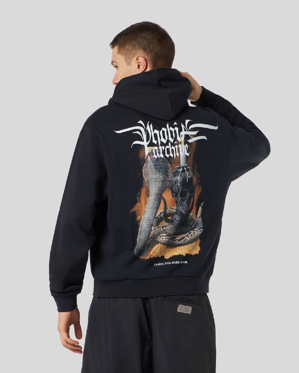 Phobia Archive FELPA NERA CON GRAFICA FIERY COBRA ARANCIONE Shopping Online