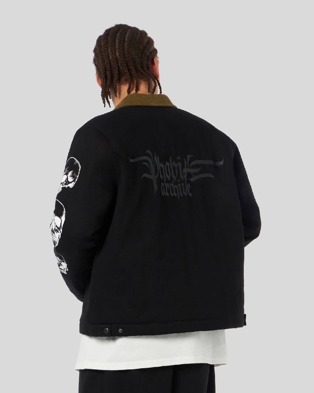 Phobia Archive GIACCA CARGO NERA CON GRAFICA TRIPLE SKULL BIANCA E LOGO GOTIC P Prezzo Ridotto