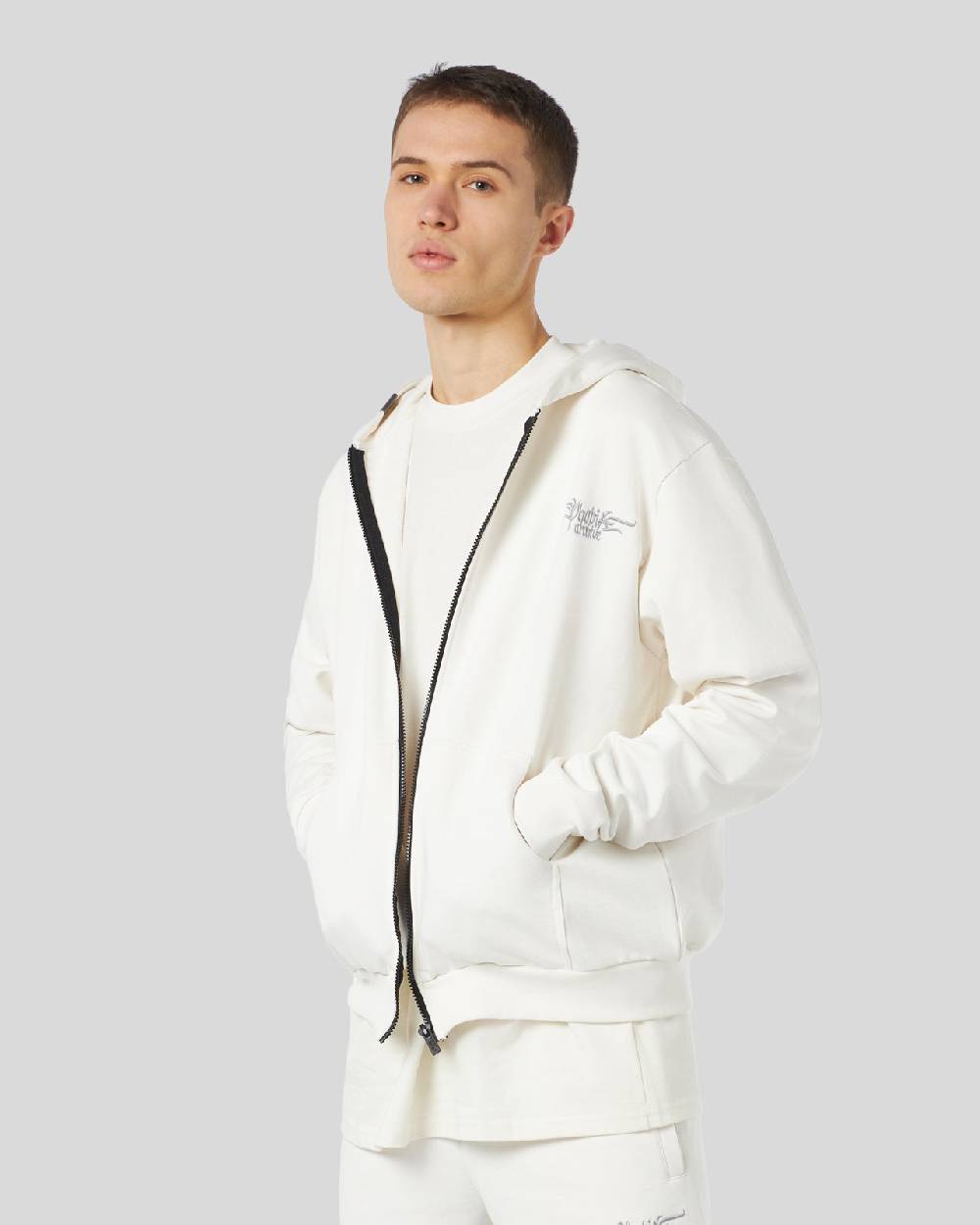 Phobia Archive FELPA CON ZIP BIANCA CON GOTIC LOGO RICAMATO Prezzo Ridotto