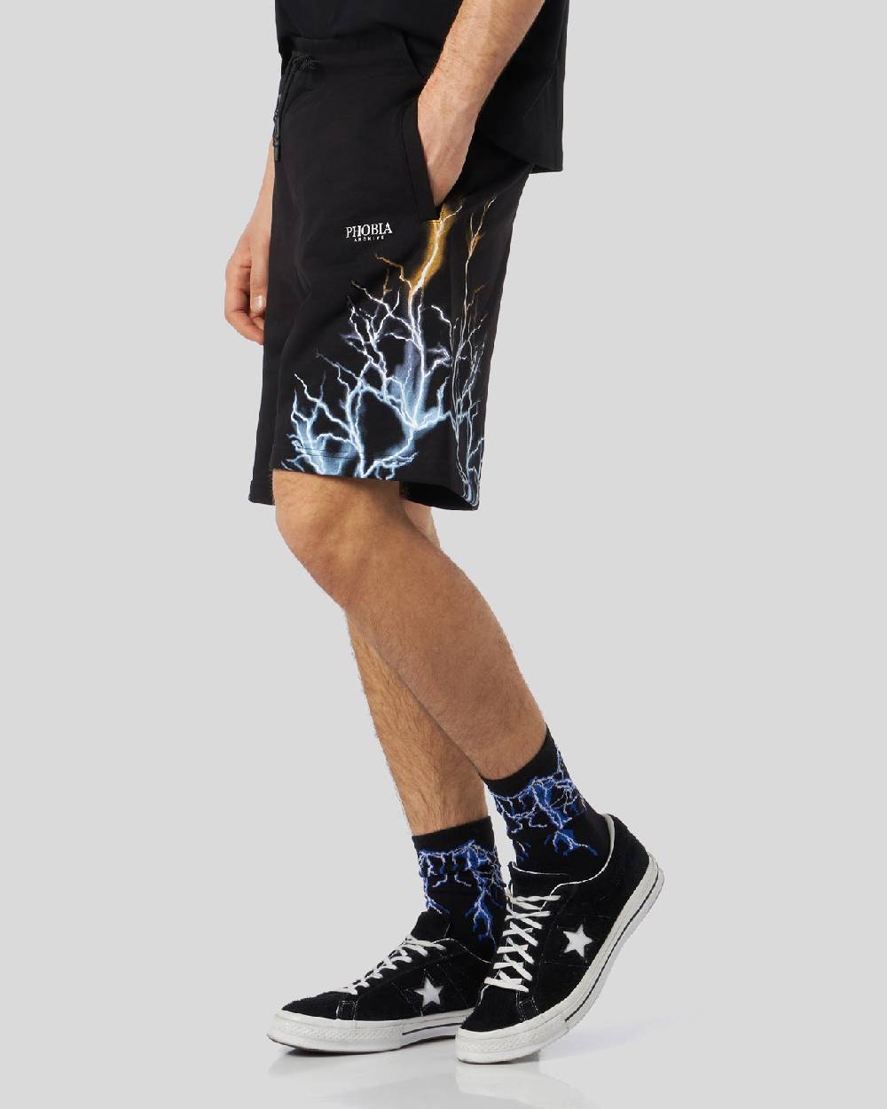 Phobia Archive PANTALONCINO NERO CON STAMPA FULMINE BICOLORE GIALLO E BLU Convenienza