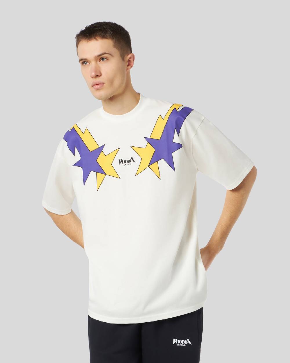Phobia Archive T-SHIRT BIANCA CON STAMPA STARRY LIGHTNING GIALLA E VIOLA Presa