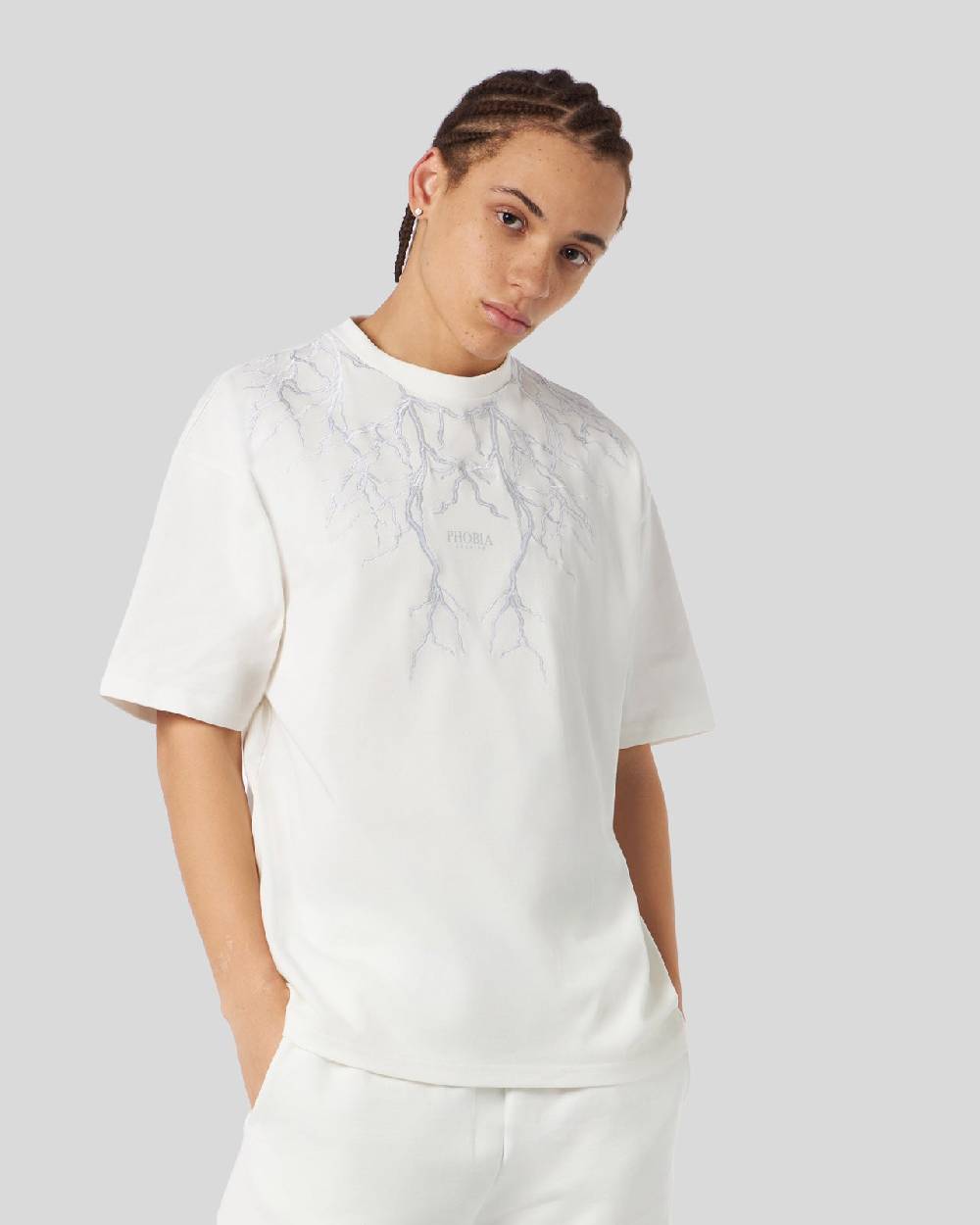 Phobia Archive T-SHIRT BIANCA CON FULMINI RICAMATI GRIGI 2025