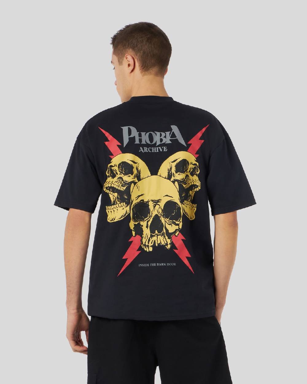 Phobia Archive T-SHIRT NERA CON GRAFICA SCREAMING SKULLS ROSSA Qualità Garantita