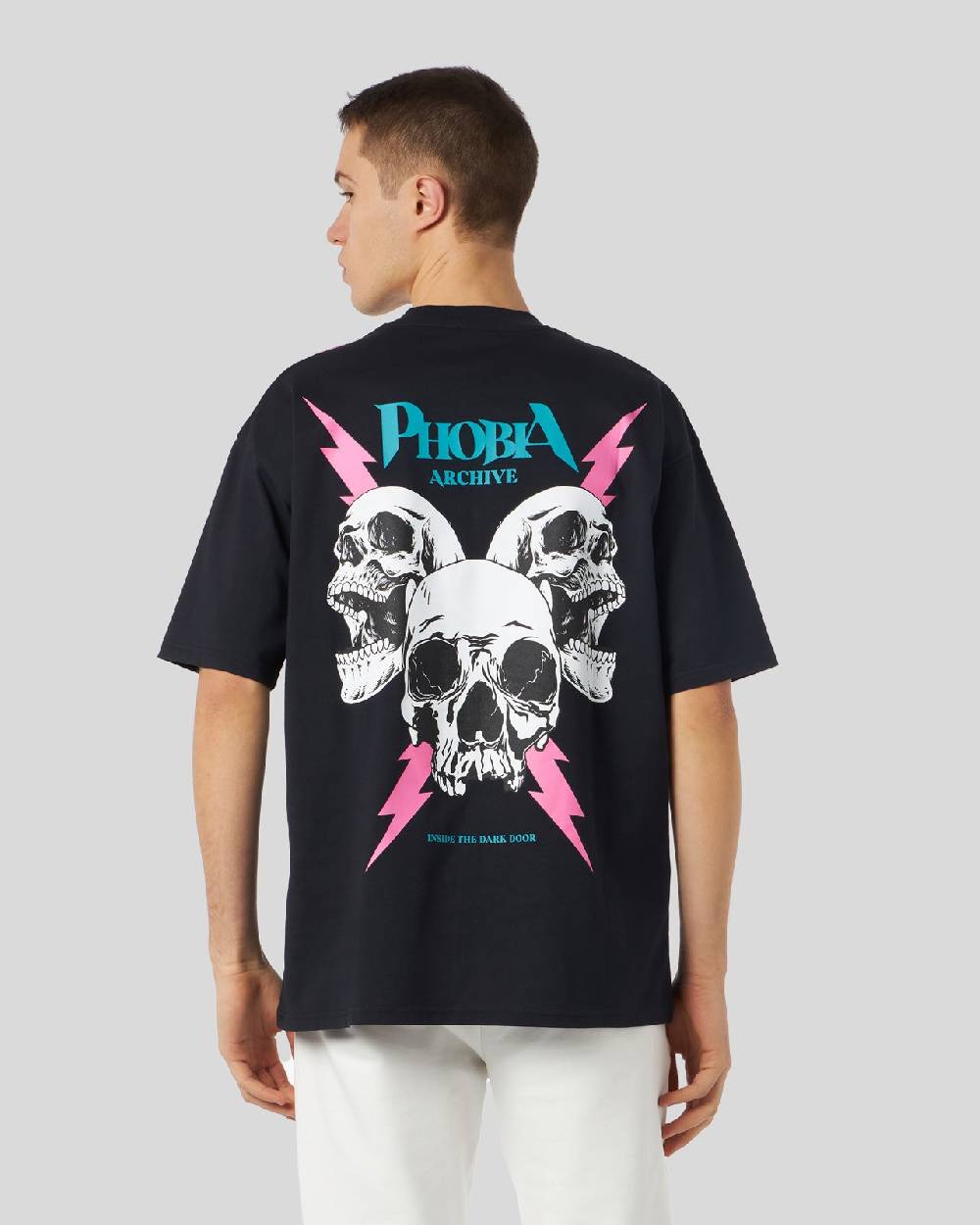 Phobia Archive T-SHIRT NERA CON GRAFICA SCREAMING SKULLS ROSA Acquista Ora