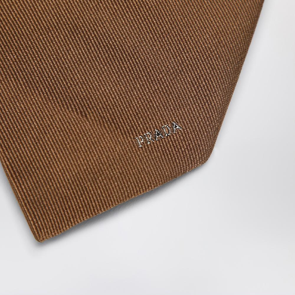 Prada Cravatta color caramello in seta con logo Shopping Online