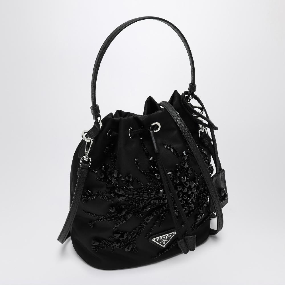 Prada Mini borsa nera in Re-Nylon con ricami I Più Venduti