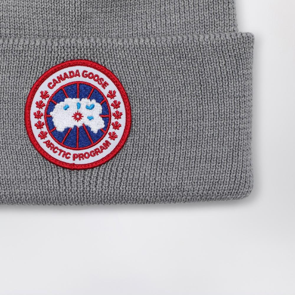 Canada Goose Cuffia grigia con patch logo Vendite Flash