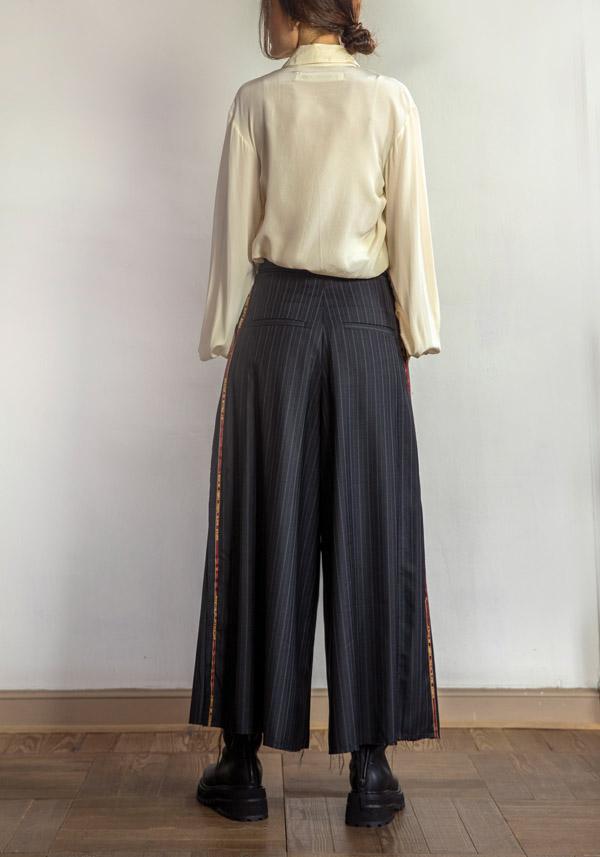 Rose & Lini A TENTATIVE ATELIER COTTON “STRIPED” CHARCOAL PANTS Offerta