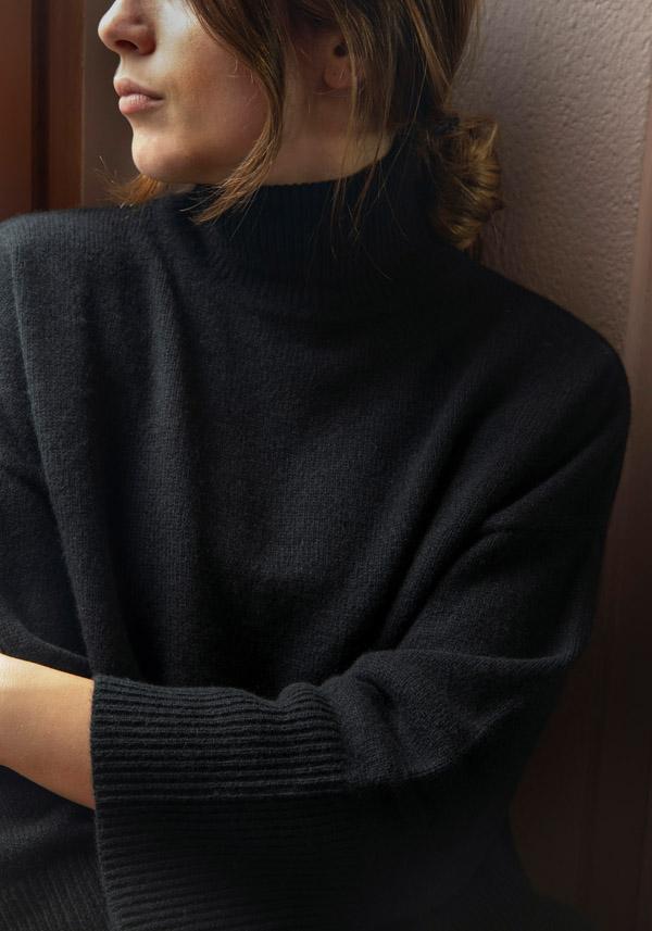 Rose & Lini BE YOU CASHMERE “TURTLE NECK” BLACK KNIT Hotsell