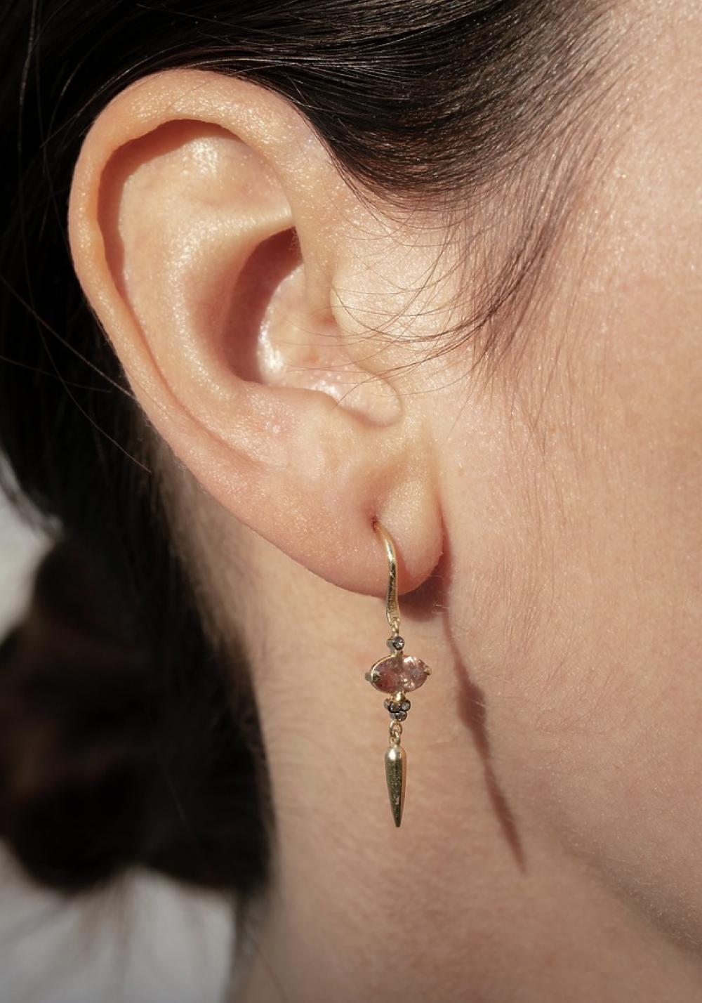 Rose & Lini 5 OCTOBRE “FINN” GOLD & GARNET EARRINGS Spedizione Gratuita
