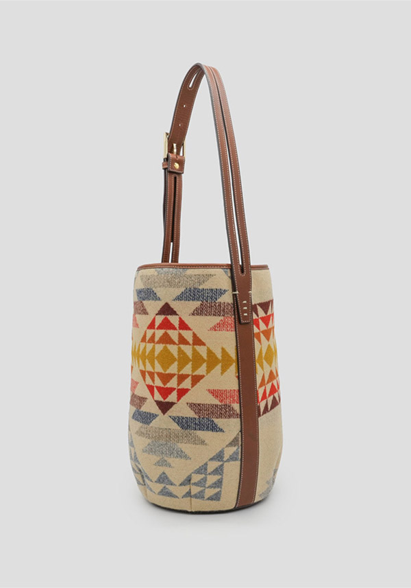 Rose & Lini A VACATION “MARCHE” SMITH ROCK BUCKET BAG Affare Del Giorno