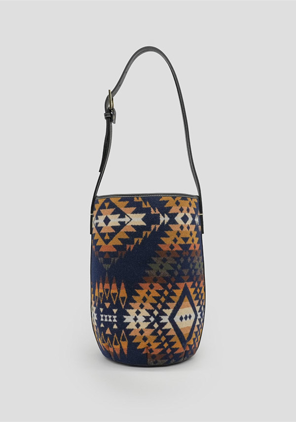 Rose & Lini A VACATION “MARCHE” TRAILS NAVY BUCKET BAG Sconto