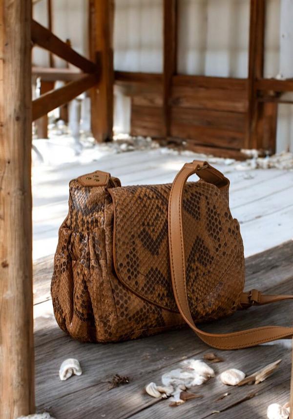 Rose & Lini JÉRÔME DREYFUSS “HELMUT S” GOLD PYTHON BAG In Vendita