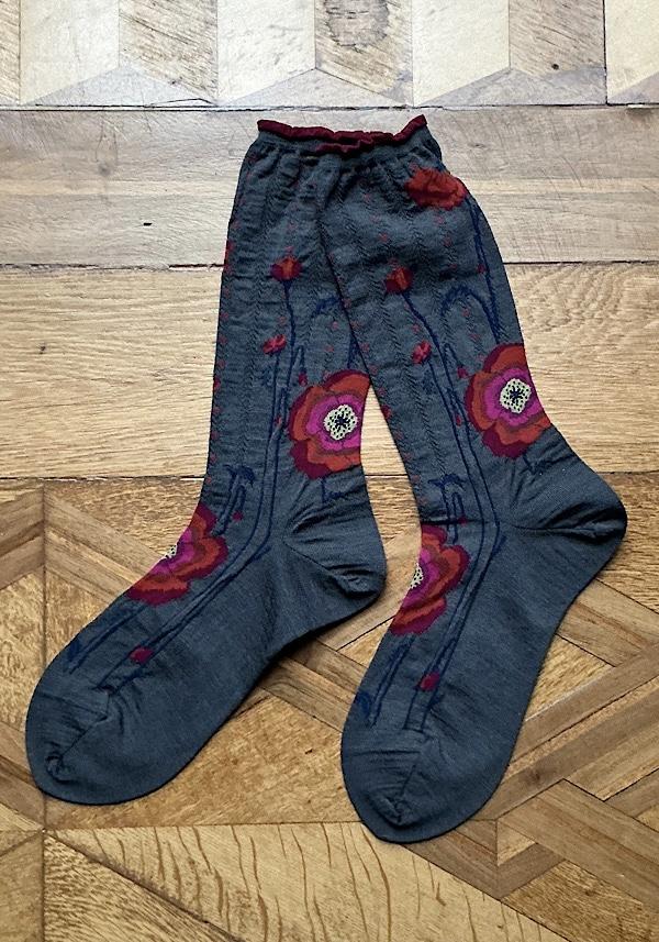 Rose & Lini ANTIPAST WOOL “BOLD BLOOM” AM-795 SOCKS CHARCOAL Vendita