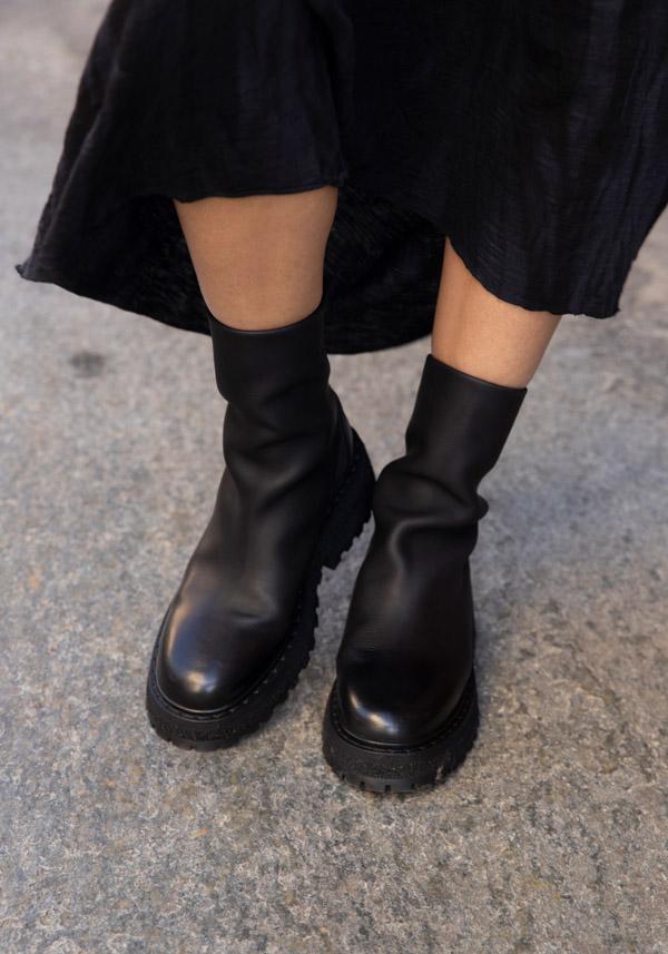 Rose & Lini MARSÈLL “CARRO” BLACK LEATHER ANKLE BOOTS Offerta