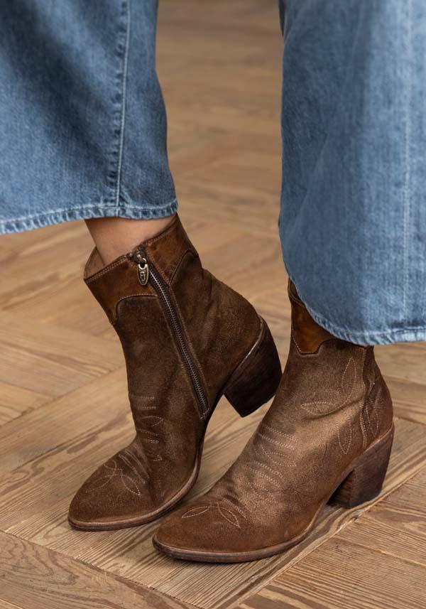 Rose & Lini FAUZIAN JEUNESSE “BOOT 3804” CORK SUEDE TEXAN ANKLE BOOTS In Vendita