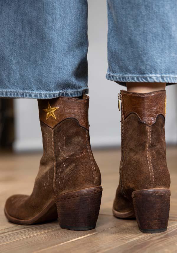 Rose & Lini FAUZIAN JEUNESSE “BOOT 3804” CORK SUEDE TEXAN ANKLE BOOTS In Vendita