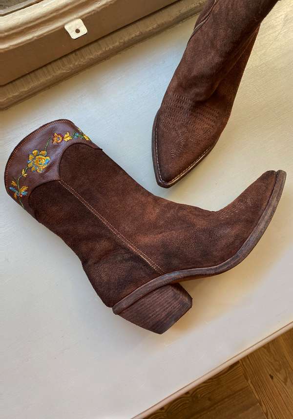 Rose & Lini FAUZIAN JEUNESSE “ROVESCIO” COCCO SUEDE TEXAN ANKLE BOOTS In Saldo