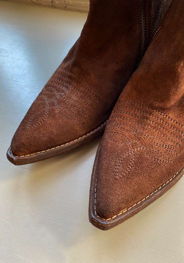 Rose & Lini FAUZIAN JEUNESSE “ROVESCIO” COCCO SUEDE TEXAN ANKLE BOOTS In Saldo