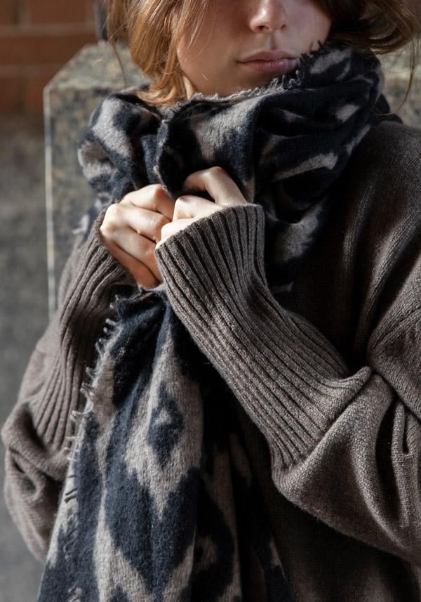 Rose & Lini MIRROR IN THE SKY CASHMERE “OPEN KNITTED PRINT” COFFEE & BLACK SCARF Nuova
