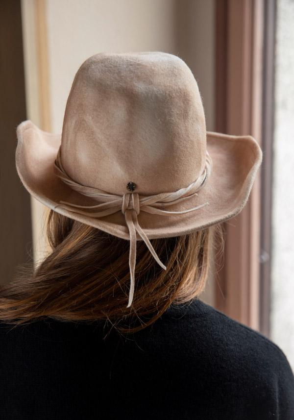 Rose & Lini YESEY “B MOUNTAIN” SAND FELTED HAT Italia